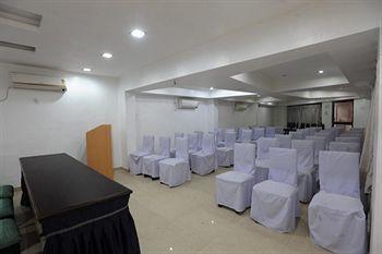 Jal Sagar Hotel Vadodara Exterior photo