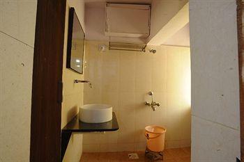 Jal Sagar Hotel Vadodara Exterior photo