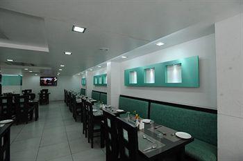 Jal Sagar Hotel Vadodara Exterior photo