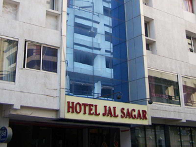 Jal Sagar Hotel Vadodara Exterior photo