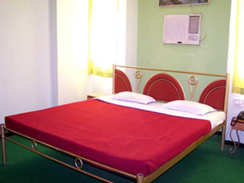 Jal Sagar Hotel Vadodara Exterior photo